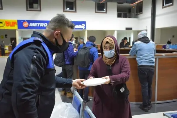 Zonguldak'ta 126 köy yolu ulaşıma kapandı (2) Zonguldak'ta 126 köy yolu ulaşıma kapandı (2)