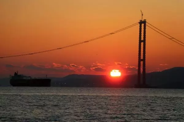 1915 Çanakkale Köprüsü'nde görsel şölen 1915 Çanakkale Köprüsü'nde görsel şölen