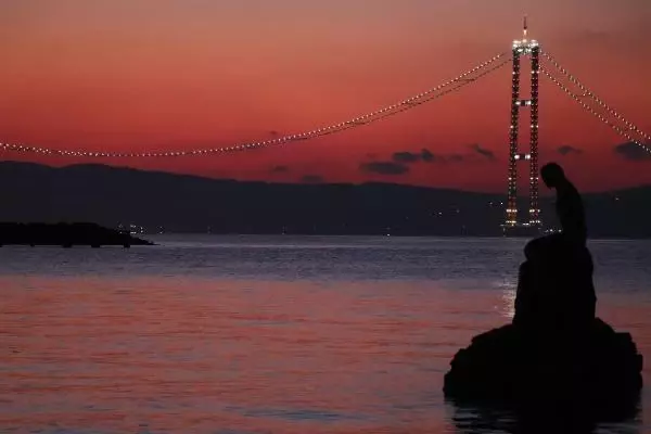 1915 Çanakkale Köprüsü'nde görsel şölen 1915 Çanakkale Köprüsü'nde görsel şölen