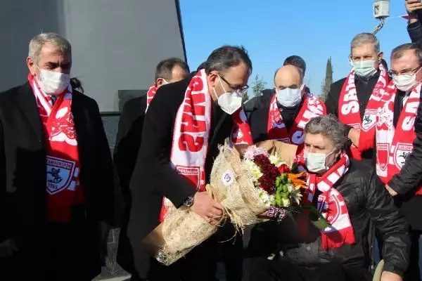 Bakan Kasapoğlu, Samsunspor Anıtı açılış törenine katıldı