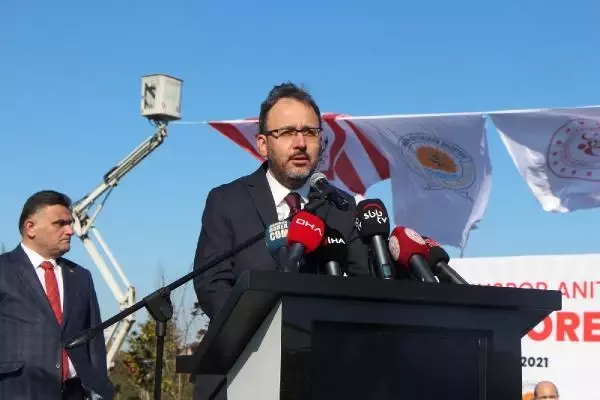 Bakan Kasapoğlu, Samsunspor Anıtı açılış törenine katıldı