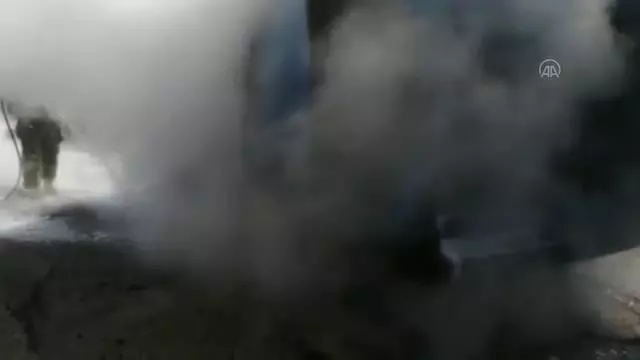 BALIKESİR - Kargo aracında yangın BALIKESİR - Kargo aracında yangın