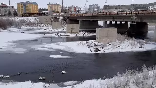 Doğu Anadolu'da kar ve dondurucu soğuk etkili oluyor Doğu Anadolu'da kar ve dondurucu soğuk etkili oluyor