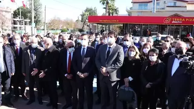 Fethiye'de Uğur Mumcu anısına yaptırılan anıt açıldı Fethiye'de Uğur Mumcu anısına yaptırılan anıt açıldı