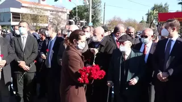 Fethiye'de Uğur Mumcu anısına yaptırılan anıt açıldı Fethiye'de Uğur Mumcu anısına yaptırılan anıt açıldı