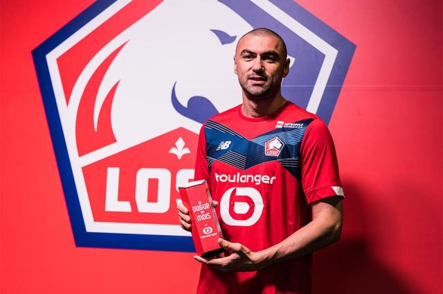 Great honor to Burak, who carries Lille with his goals!  He gave a message in French after the award he received