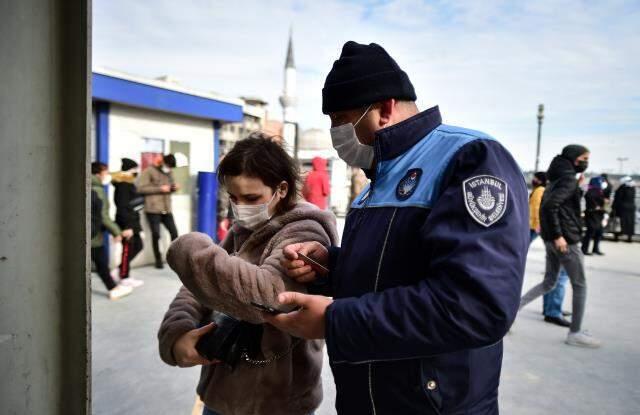 İstanbul'da metro ve metrobüslerde HES kodu kuyruğu