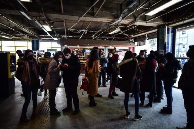 İstanbul'da metro ve metrobüslerde HES kodu kuyruğu