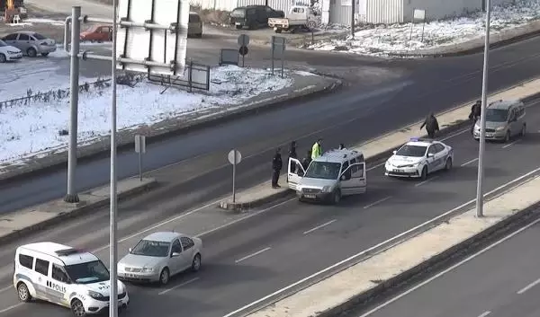 İzmir'deki cinayet zanlısı Yunanistan'a kaçarken yakalandı İzmir'deki cinayet zanlısı Yunanistan'a kaçarken yakalandı