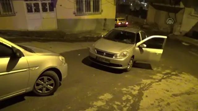 KAHRAMANMARAŞ - Sivil polislerin önünü kesip kendisini polis olarak tanıtan kişi gözaltına alındı KAHRAMANMARAŞ - Sivil polislerin önünü kesip kendisini polis olarak tanıtan kişi gözaltına alındı