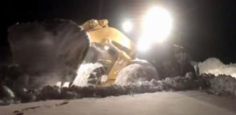 Karla mücadele ekipleri, gece gündüz görev başında