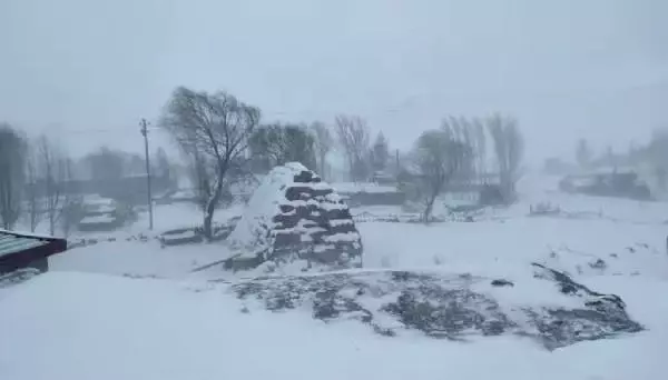 Kars'ta tipi; görüş uzaklığı 10 metreye düştü