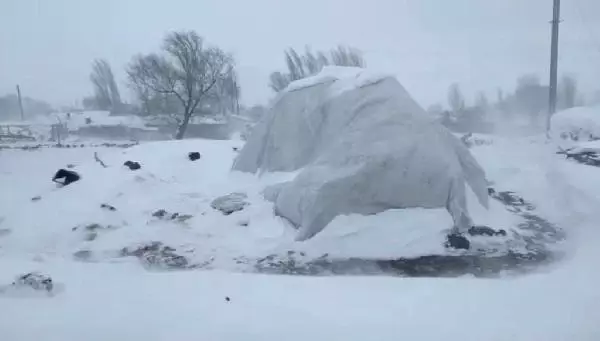 Kars'ta tipi; görüş uzaklığı 10 metreye düştü