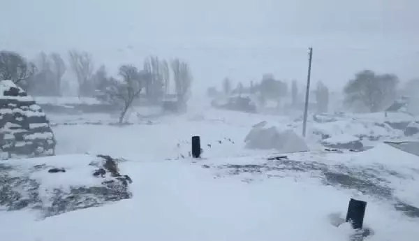 Kars'ta tipi; görüş uzaklığı 10 metreye düştü
