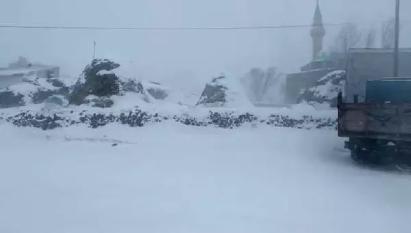 Kars'ta tipi; görüş uzaklığı 10 metreye düştü