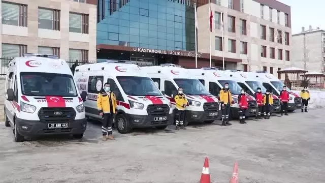 KASTAMONU - Sağlık Bakanlığınca tahsis edilen 6 ambulans teslim edildi KASTAMONU - Sağlık Bakanlığınca tahsis edilen 6 ambulans teslim edildi
