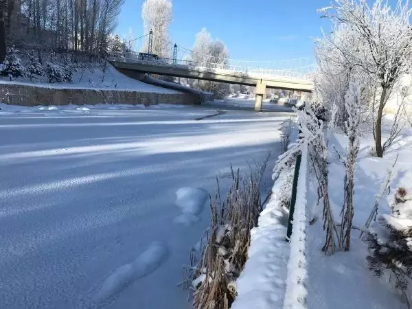 Kızılırmak, eksi 17 derecede kısmen dondu Kızılırmak, eksi 17 derecede kısmen dondu