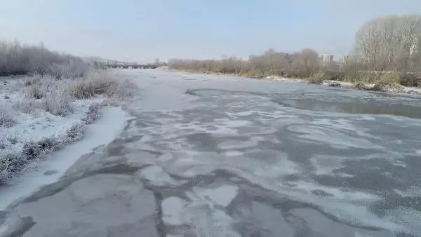 Kızılırmak, eksi 17 derecede kısmen dondu Kızılırmak, eksi 17 derecede kısmen dondu