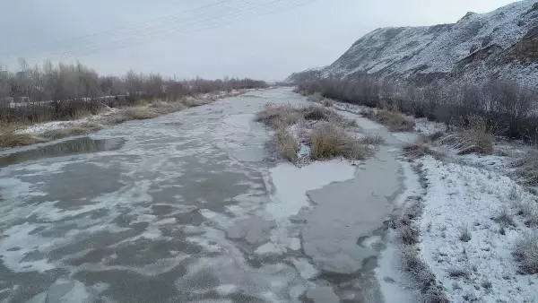 Kızılırmak, eksi 17 derecede kısmen dondu Kızılırmak, eksi 17 derecede kısmen dondu