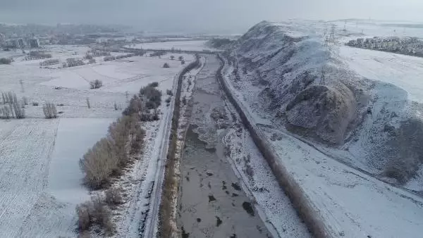 Kızılırmak, eksi 17 derecede kısmen dondu Kızılırmak, eksi 17 derecede kısmen dondu