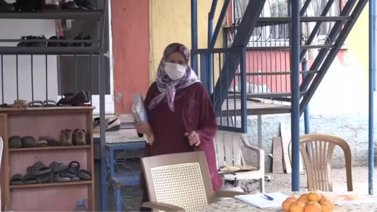 Liseyi 61 yaşında bitiren Miyase teyzenin hayali üniversitede ilahiyat okumak