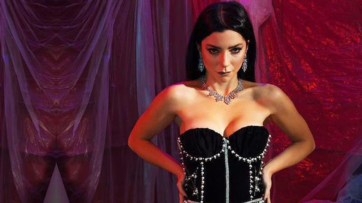 Merve Boluğur, klip için yakışıklı erkek arayışına girdi