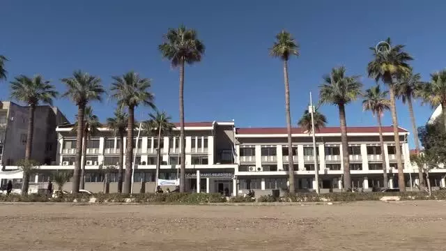 Riskli yapı olduğu tespit edilen Marmaris Belediyesi hizmet binası boşaltıldı Riskli yapı olduğu tespit edilen Marmaris Belediyesi hizmet binası boşaltıldı