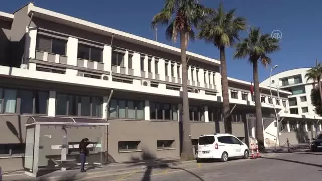 Riskli yapı olduğu tespit edilen Marmaris Belediyesi hizmet binası boşaltıldı Riskli yapı olduğu tespit edilen Marmaris Belediyesi hizmet binası boşaltıldı