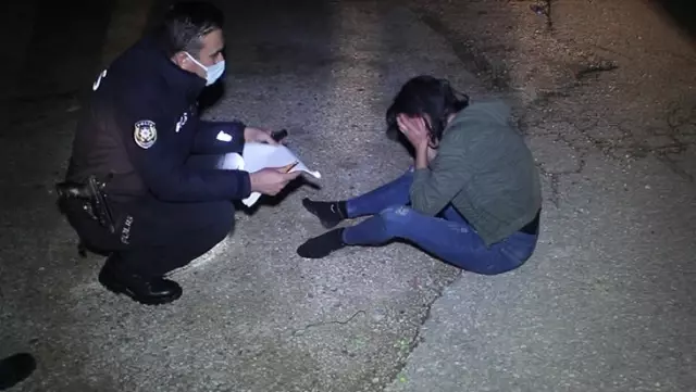 Sevgilisinin darbettiği kadın önce soyuldu sonra otomobilden atıldı Sevgilisinin darbettiği kadın önce soyuldu sonra otomobilden atıldı