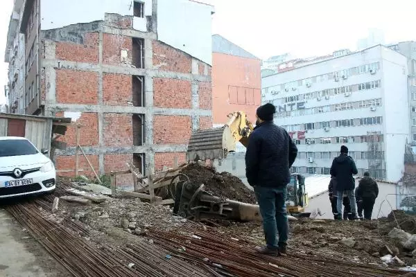 Şişli'de istinat duvarı çöktü, doğalgaz borusu patladı