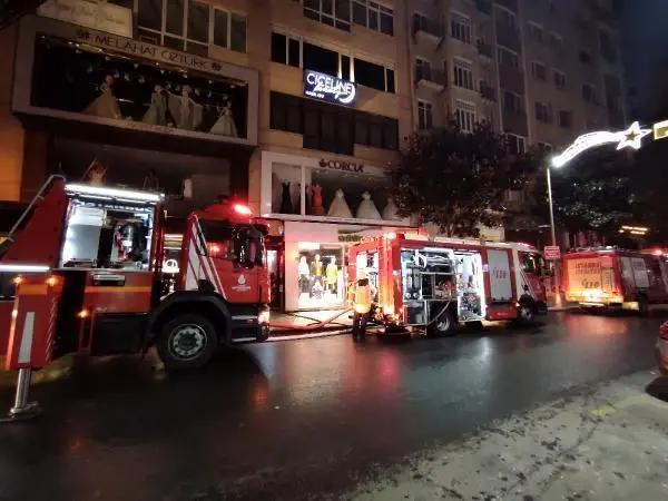 Son dakika haber | Şişli'de korkutan yangın Son dakika haber | Şişli'de korkutan yangın