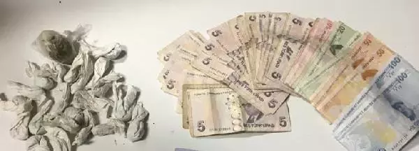 Kısıtlamada uyuşturucu sattı, gözaltına alındı Kısıtlamada uyuşturucu sattı, gözaltına alındı