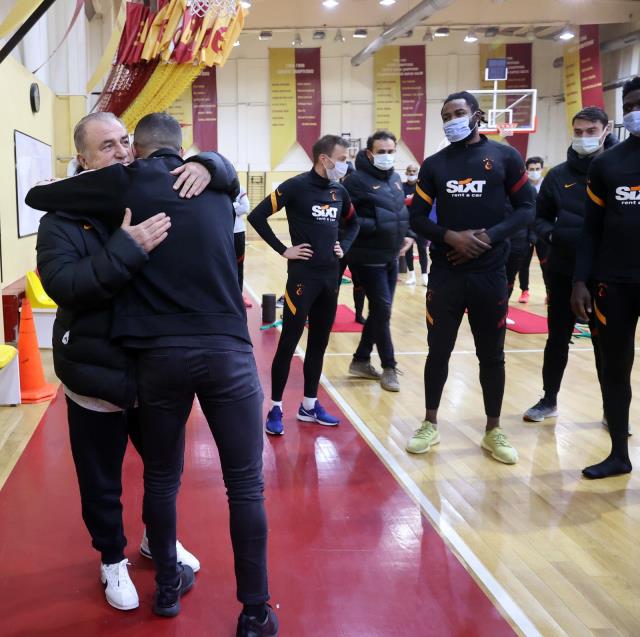 Omar met his teammates, who was discharged, Terim was touched