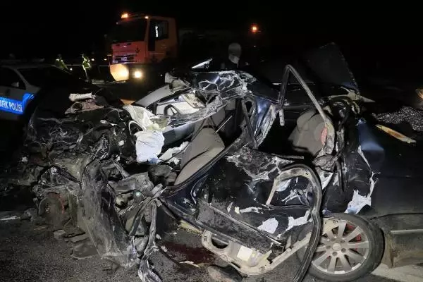 Tarsus'taki kazada hayatını kaybeden aynı aileden 5 kişi son yolculuğuna uğurlandı Tarsus'taki kazada hayatını kaybeden aynı aileden 5 kişi son yolculuğuna uğurlandı