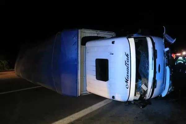 Tarsus'taki kazada hayatını kaybeden aynı aileden 5 kişi son yolculuğuna uğurlandı Tarsus'taki kazada hayatını kaybeden aynı aileden 5 kişi son yolculuğuna uğurlandı