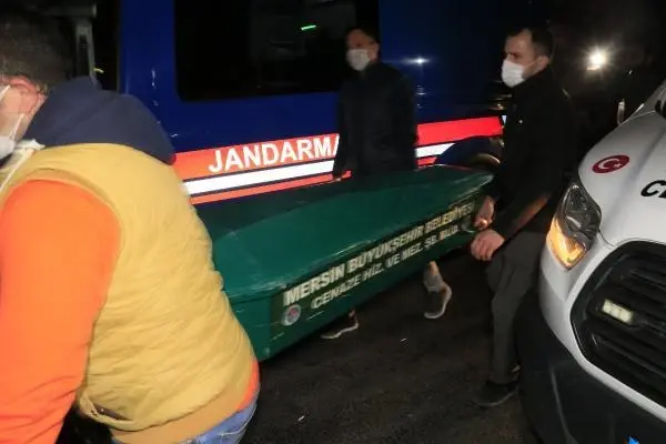 Tarsus'taki kazada hayatını kaybeden aynı aileden 5 kişi son yolculuğuna uğurlandı Tarsus'taki kazada hayatını kaybeden aynı aileden 5 kişi son yolculuğuna uğurlandı
