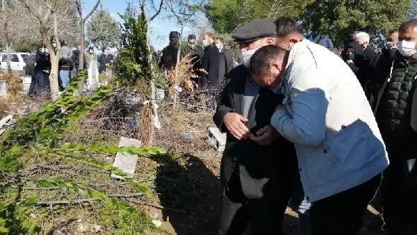 Tarsus'taki kazada hayatını kaybeden aynı aileden 5 kişi son yolculuğuna uğurlandı Tarsus'taki kazada hayatını kaybeden aynı aileden 5 kişi son yolculuğuna uğurlandı
