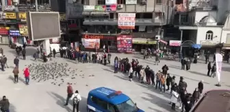 Metrobüs: Toplu taşımada HES kodu zorunluluğu nedeniyle vatandaşlar uzun kuyruk oluşturdu Metrobüs: Toplu taşımada HES kodu zorunluluğu nedeniyle vatandaşlar uzun kuyruk oluşturdu