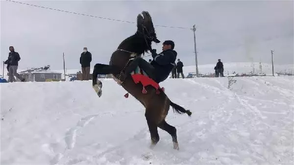 30 santimetre karda cirit şovu 30 santimetre karda cirit şovu