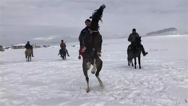 30 santimetre karda cirit şovu 30 santimetre karda cirit şovu