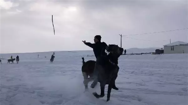 30 santimetre karda cirit şovu 30 santimetre karda cirit şovu