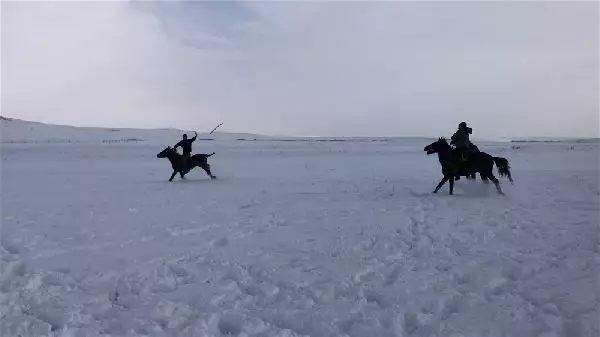 30 santimetre karda cirit şovu 30 santimetre karda cirit şovu