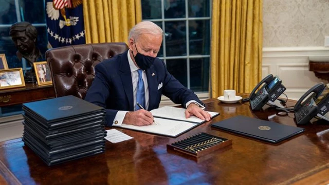 ABD'nin yeni başkanı Joe Biden, Beyaz Saray'da! Koltuğa oturur oturmaz Trump'ın izlerini silmeye başladı