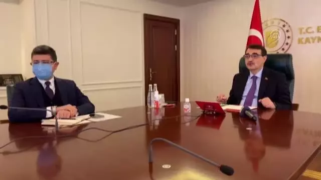 Bakan Dönmez: 'Türkiye-Nahçıvan doğal gaz boru hattı projemiz için çalışmalara süratle devam ediyoruz' Bakan Dönmez: 'Türkiye-Nahçıvan doğal gaz boru hattı projemiz için çalışmalara süratle devam ediyoruz'