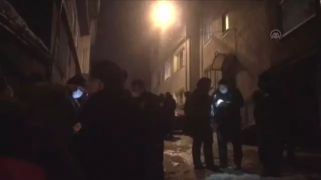 Bir kişi yolda yürürken bıçaklı saldırı sonucu yaralandı Bir kişi yolda yürürken bıçaklı saldırı sonucu yaralandı