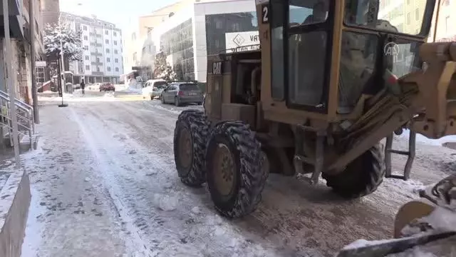 Doğu'da dondurucu soğuklar yaşamı olumsuz etkiliyor Doğu'da dondurucu soğuklar yaşamı olumsuz etkiliyor
