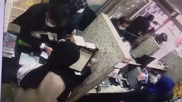 Son dakika haberi | Döviz bürosundan hırsızlık güvenlik kamerasında Son dakika haberi | Döviz bürosundan hırsızlık güvenlik kamerasında
