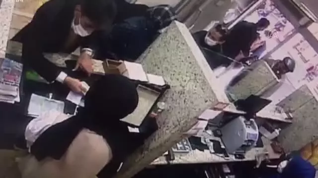Son dakika haberi | Döviz bürosundan hırsızlık güvenlik kamerasında Son dakika haberi | Döviz bürosundan hırsızlık güvenlik kamerasında