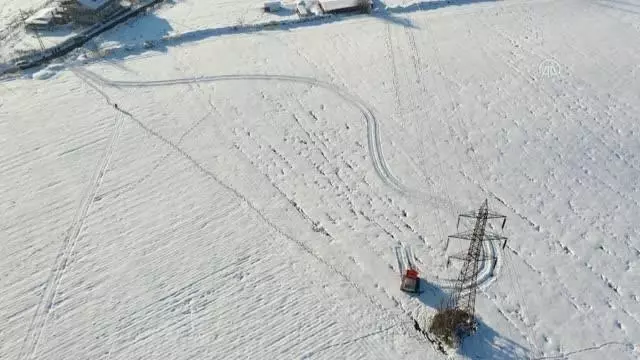 'Enerji timleri' kesintisiz enerji için zorlu şartlarda mücadele ediyor (1) 'Enerji timleri' kesintisiz enerji için zorlu şartlarda mücadele ediyor (1)