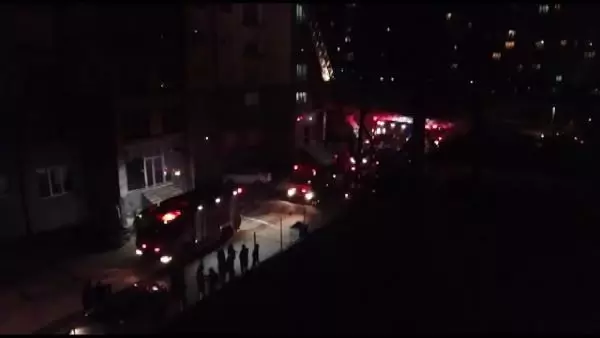 Esenyurt'ta 30 katlı binanın 9. katında patlama: Yaralılar var(1) Esenyurt'ta 30 katlı binanın 9. katında patlama: Yaralılar var(1)